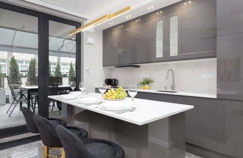 Mirow Apartment | Grzybowska 37 | Air-conditioned apartment |Parking