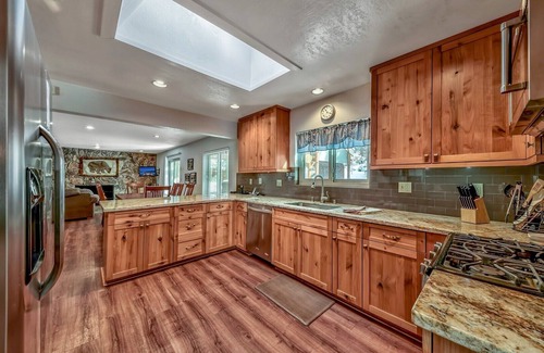 Lower Kingsbury House | GS115-Pool Table, Hot Tub & Close to Casinos/Beach