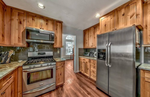 Lower Kingsbury House | GS115-Pool Table, Hot Tub & Close to Casinos/Beach