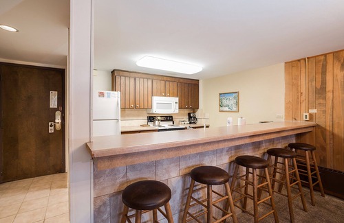 Steamboat Springs Condo | GSQ34 | Private Deck | Above Steamboat Square | Free City Bus