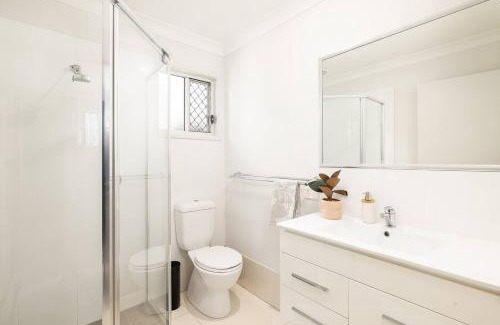 Rocklea Apartment | GST Credits! AC! Shops! Parking! Espresso! 331F1