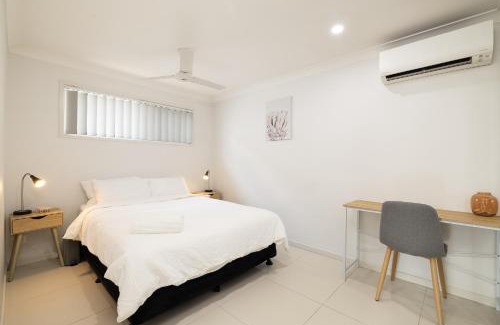 Rocklea Apartment | GST Credits! AC! Shops! Parking! Espresso! 135AF1