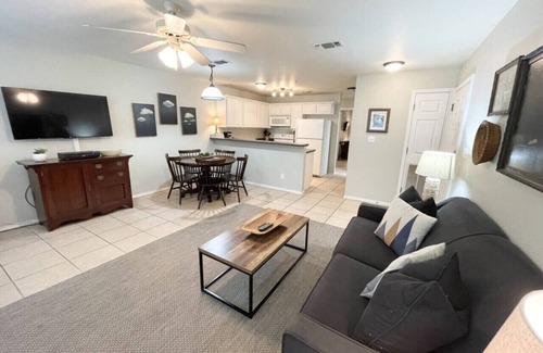 New Braunfels Condo | Guadalupe Dew Drop Inn |Pools | Monthly Discounts