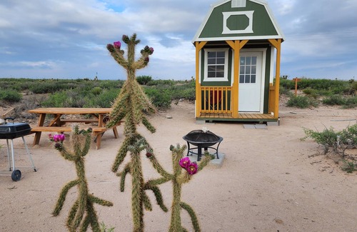Hudspeth County Cabin | Guadalupe Mnt view Cabin with Power, AC, Minifridge, Coffee pot and Microwave.