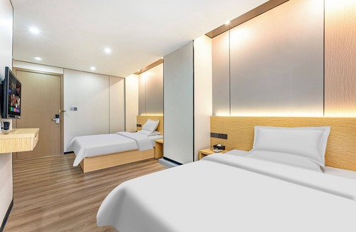Panyu Hotel | Guangzhou Kaiyue Hotel Luoxi Subway Station Branch - Free Deliver Service to Canton Fair Complex During Canton Fair Period