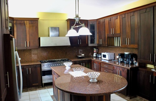 San Pedro de Macoris Villa | GuavaBerry-JuanDolio+Cozy-5BR+7Bds+11Pax+/Maid+WiFi+A/C-BBQ-PrivPool+TVSmart