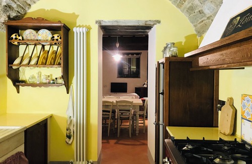 Porrena Apartment | GUELFI 6, apartment in the heart of the historic center of POPPI casentino