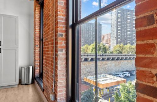 Downtown St. Louis Apartment | Guest Fave - 5 Star Stay Downtown - ADA Accessible