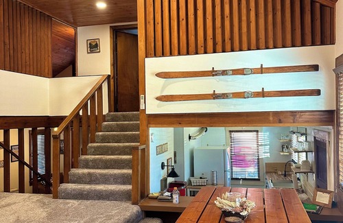 West Village Cabin | Guest Favorite in the heart of Shaver Lake! Remodeled w-AC~Boat Parking~Spacious