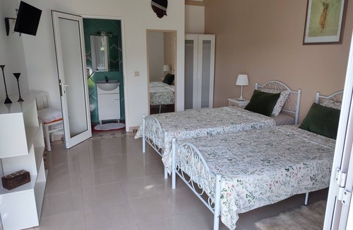 Alcobaca Bed & Breakfast | GUEST HOUSE BED & Breakfast- QUARTO-de Hospedes. NAZARÉ- ALCOBAÇA.