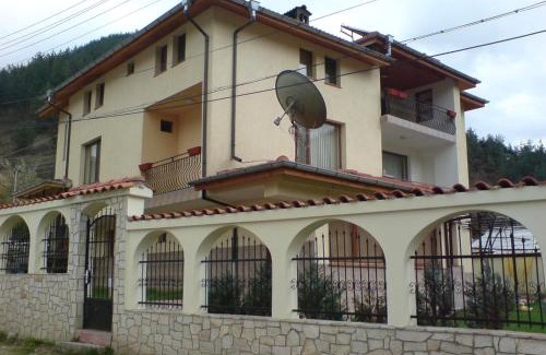 Devin House | Guest House Benita