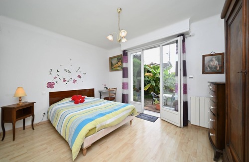 Lourdes Bed & Breakfast | Guest House 'Chambre Parentale Dans Maison' with Mountain View, Shared Terrace and Wi-Fi