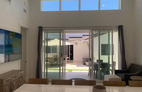 Huntington Beach House | Guest House | Close To Beach | Hot Tub | Privacy
