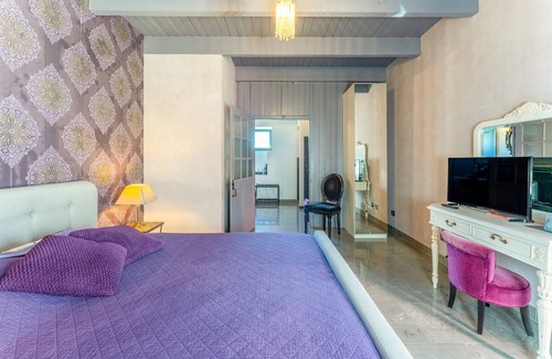 Rasteau House | Guest House 'Double Supérieure' with Shared Pool, Private Terrace and Wi-Fi