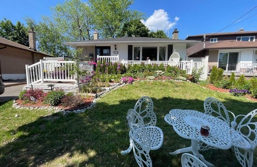 Woburn House | Guest house+entire main floor+4rooms+5beds+2washroom+free parking+near amenities