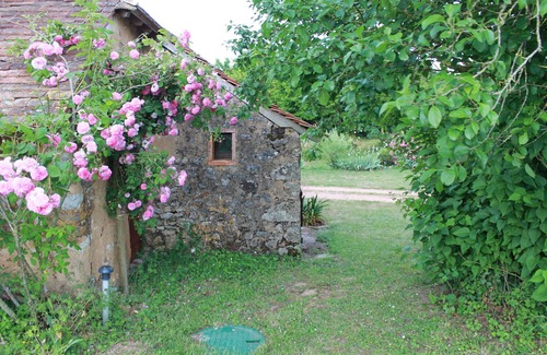 Asnieres sur Vegre House | Guest house in character village of Asnières sur vègre (near Solesmes)