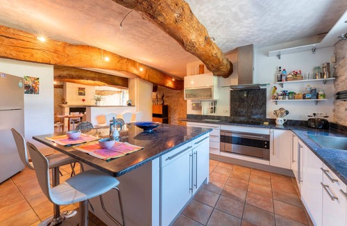 Caumont-sur-Durance House | Guest House 'Mas De Charme' with Private Pool, Private Garden and Wi-Fi