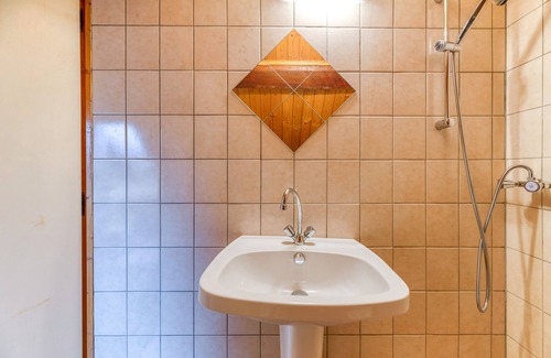 Saint-Jean-de-Vaulx House | Guest House 'Chambre 1' with Shared Terrace, Private Garden and Wi-Fi