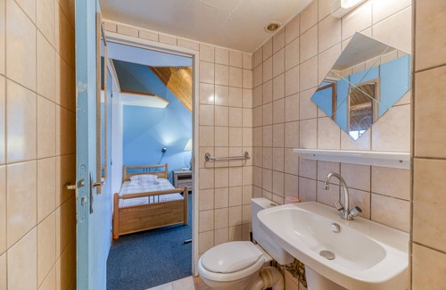 Saint-Jean-de-Vaulx House | Guest House 'Chambre 3' with Shared Terrace, Private Garden and Wi-Fi