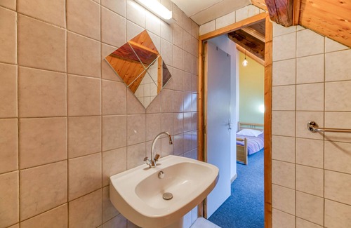 Saint-Jean-de-Vaulx House | Guest House 'Chambre 5' with Shared Terrace, Private Garden and Wi-Fi