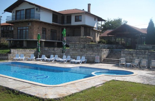 Yakovtsi House | Guest House Galba
