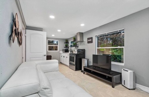 Safety Harbor House | Guest House in Clearwater w/acces to Shared Swimming Pool (GH3)