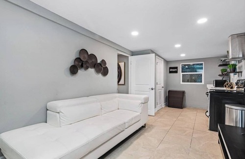Safety Harbor House | Guest House in Clearwater w/acces to Shared Swimming Pool (GH3)