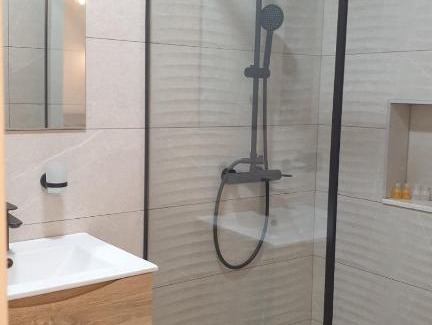 Gjerana House | Guest House Muslica