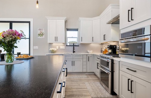 Dripping Springs House | Guest House on Ranch Estate - Luxury Vacation Experience!