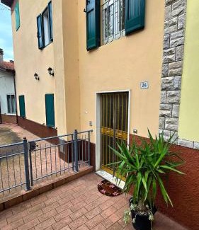 Gaggio Montano Apartment | Guest house Pietracolora