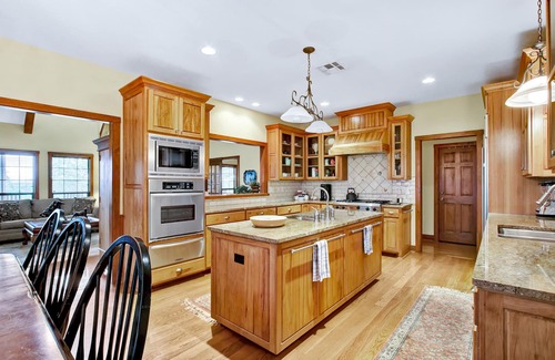Comfort House | Guest House @Riven Rock Ranch in Comfort TX
