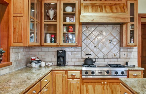 Comfort House | Guest House @Riven Rock Ranch in Comfort TX