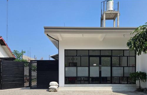 Blitar Hotel | Guest House Saqeena Syariah Near Blitar Park RedPartner