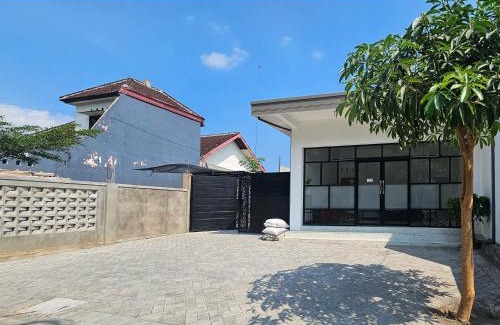 Blitar Hotel | Guest House Saqeena Syariah Near Blitar Park RedPartner