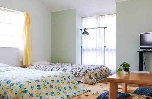 Shirahama House | Guest House Shirahama R-cafe - Female Only