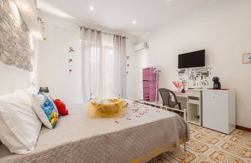 Casteldaccia House | Guest House 'Sole e Amore' with Balcony, Wi-Fi and Air Conditioning