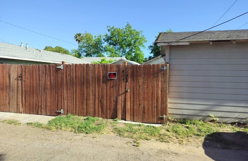 Lodi Apartment | Guest house studio close to downtown.