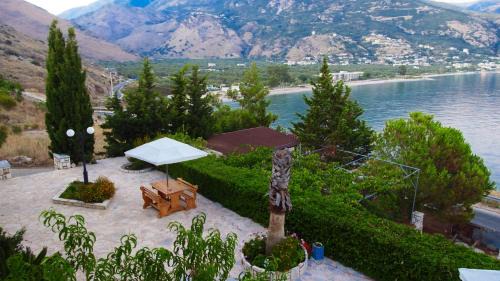 Himare House | Guest House Suga 1