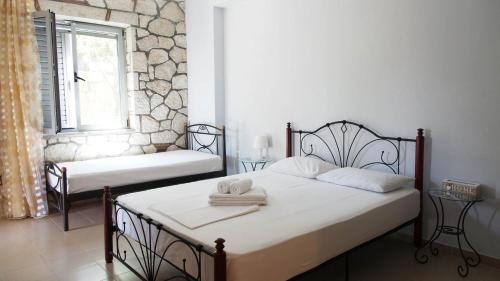 Himare House | Guest House Suga 1