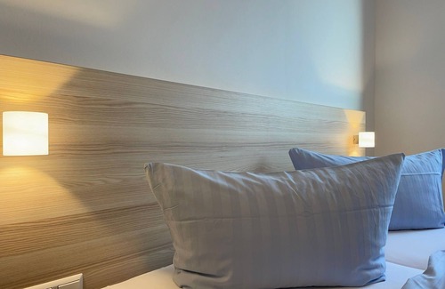 Pasewalk Bed & Breakfast | Guest house vacation apartment - 105 - Lokschuppen Pasewalk- Guest houses with double rooms, single rooms and