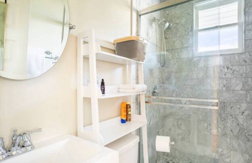 West University Apartment | Guest House with 2 bedrooms, 1 bath, private garage - walking distance from UofA