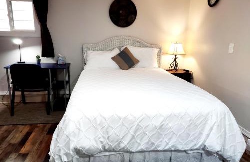 Noblesville House | Guest House with Private Entrance- walk to Downtown Noblesville