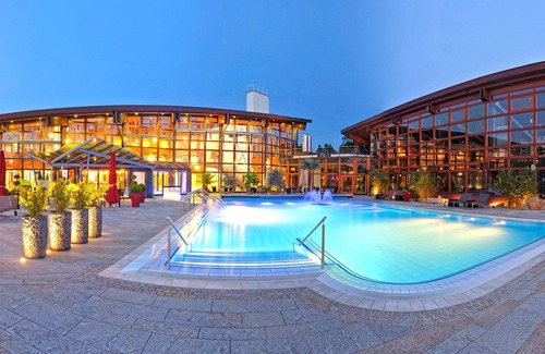 Weismain House | Guest room in yoga school on the edge of the forest