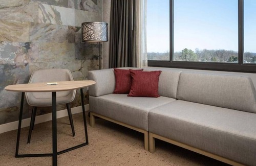 Idylwood Apartment | Guest Room Near Atrium Korean Tofu WDC