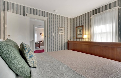 Freeport Bed & Breakfast | Guest room with private bath and gourmet breakfast served daily