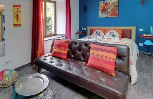 Mostuejouls Bed & Breakfast | Guest Rooms - Castle with Shared Pool