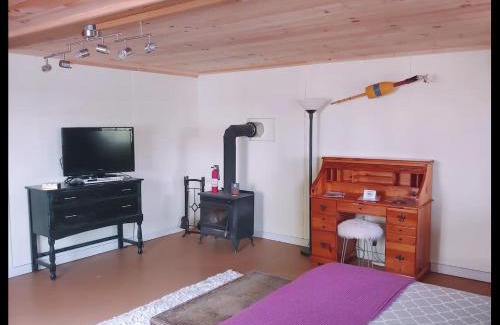 Valley Street Apartment | Guest Space on the Portland Peninsula