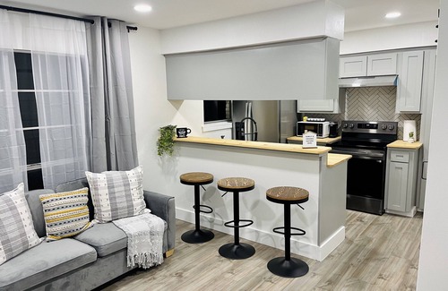 Huntsville Apartment | Guest Studio - Blocks from SHSU!