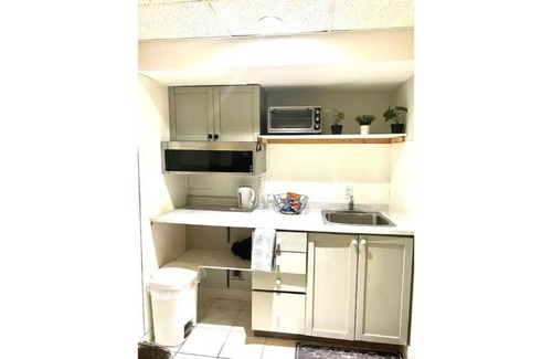 Hurontario Apartment | Guest Suite in Mississauga