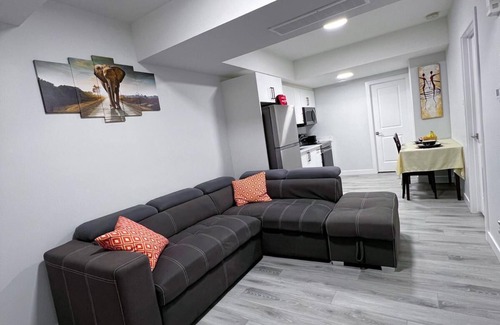 Southwest Edmonton House | Guest Suite in SouthWest Edmonton